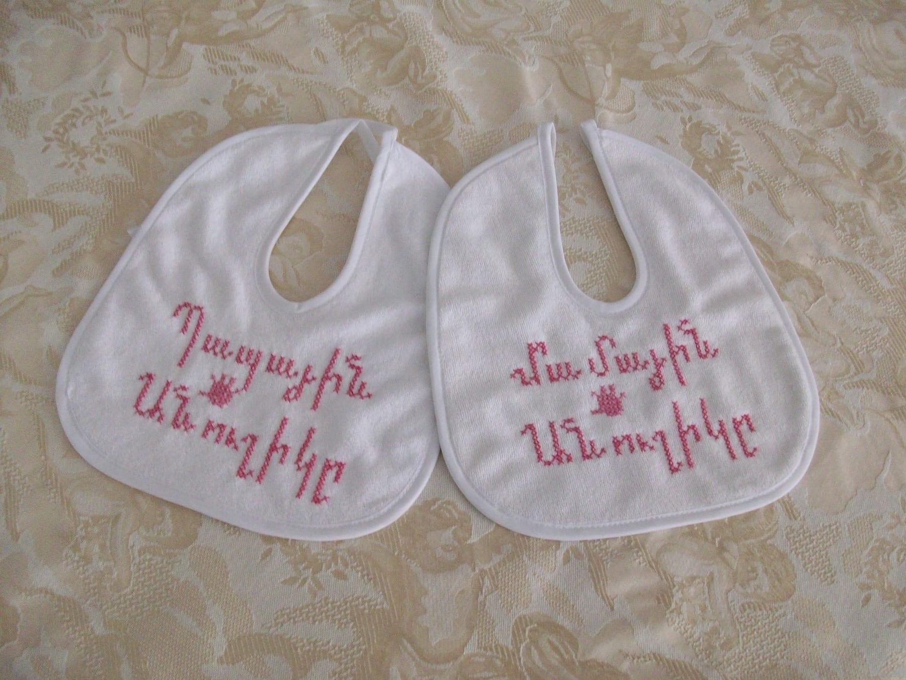 The Mama & Papa's Anushig Bib Set