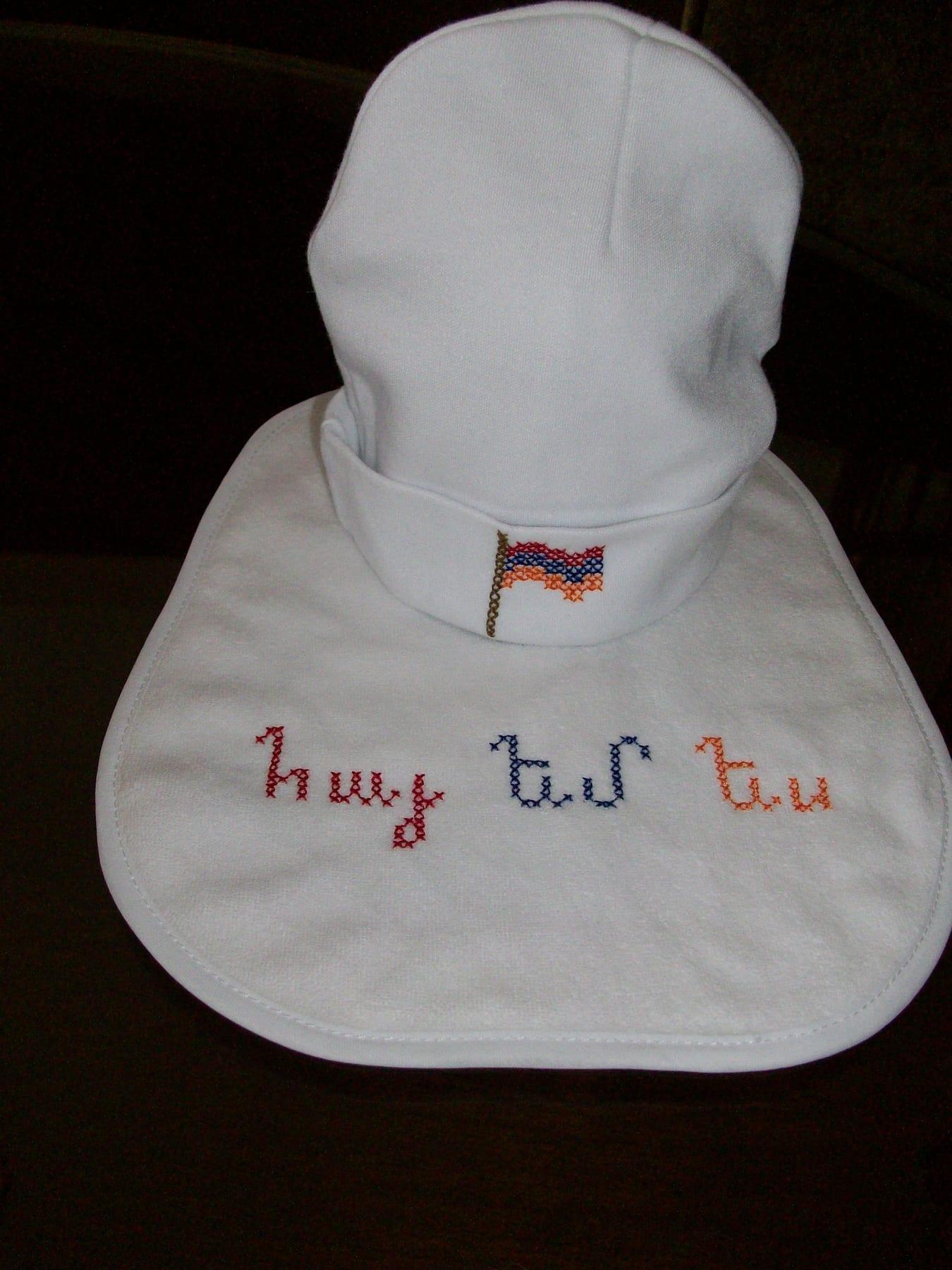 The Hye Em Yes Bib